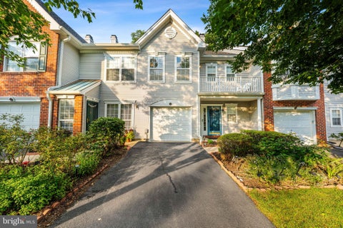 Townhouse For Rent - 8 Henry Court<br/> PLAINSBORO, NJ 08536
