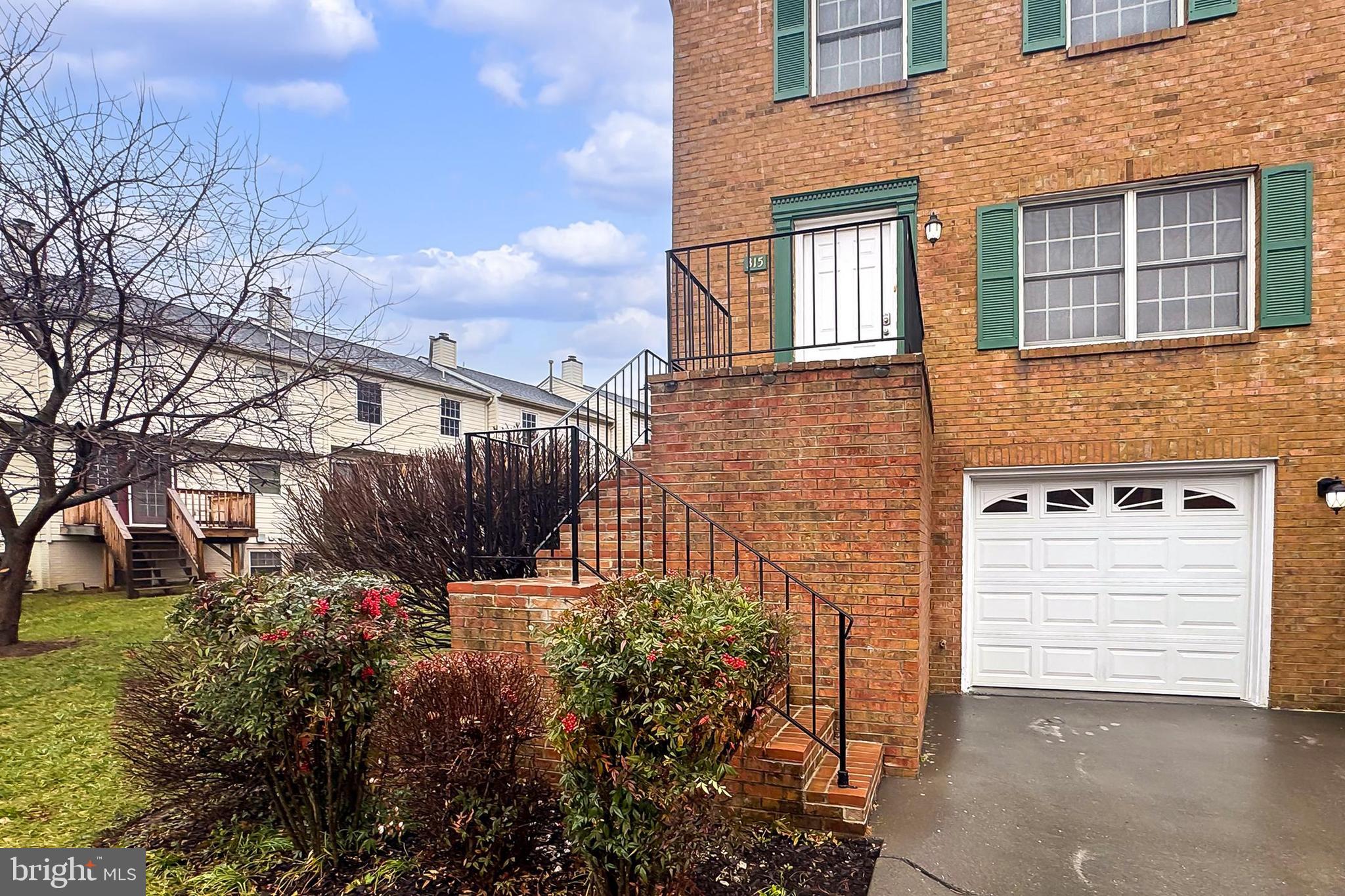 TUDOR SQUARE - Residential Lease