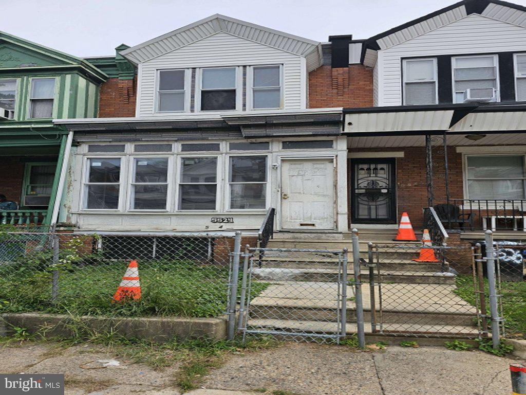 Looking for your next project? This 1.5 bath 966 sq. Ft home has great potential for renovation or resale. Perfect for investors, flippers or anyone ready to customize their first home at a good price.