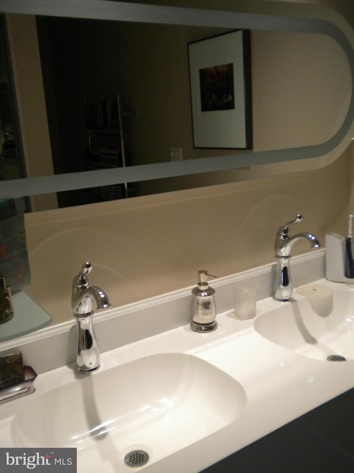 CROSS KEYS - Residential Lease