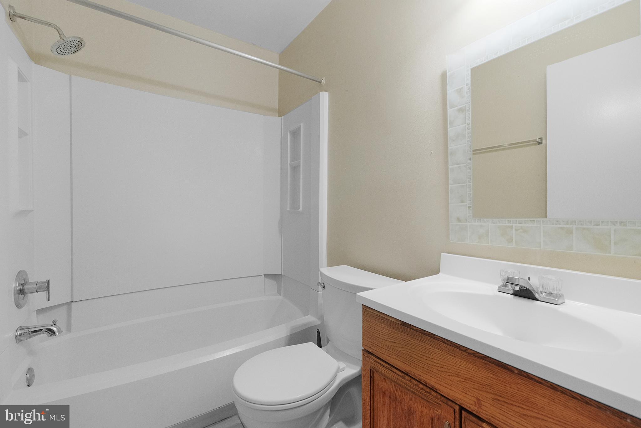 GUNNERS LAKE VILLAGE - Residential Lease