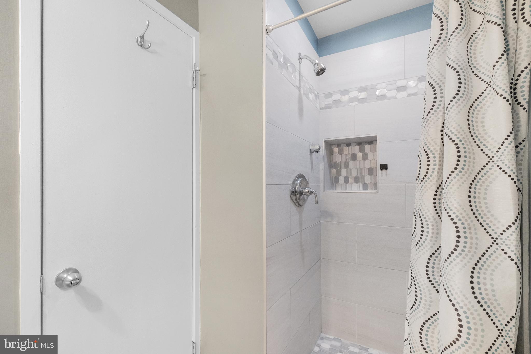 GUNNERS LAKE VILLAGE - Residential Lease