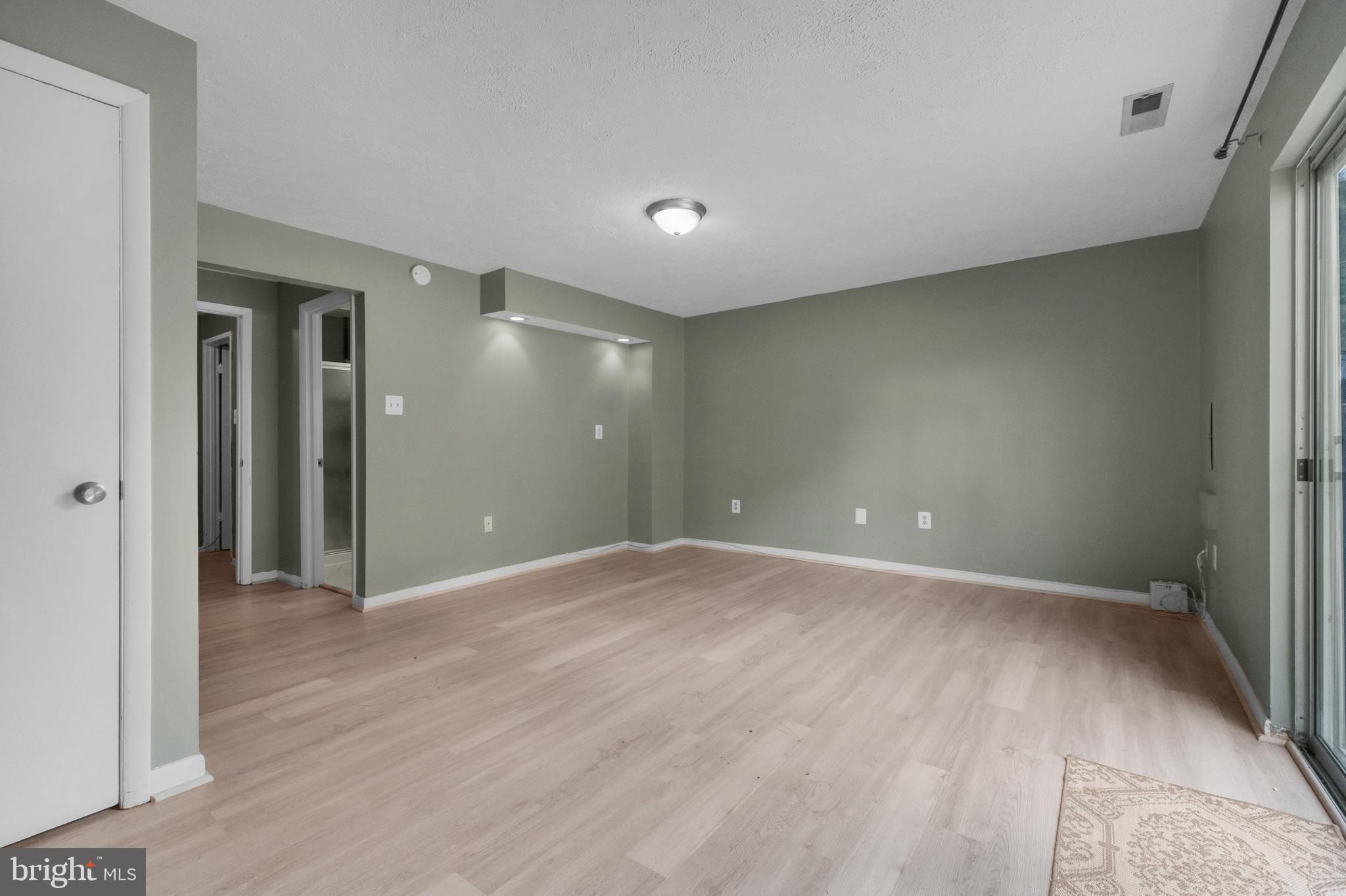 GUNNERS LAKE VILLAGE - Residential Lease