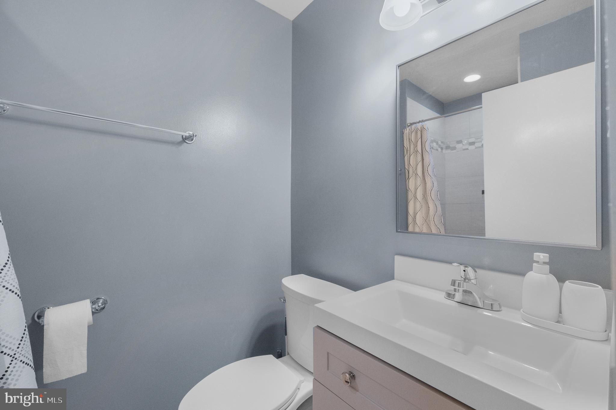 GUNNERS LAKE VILLAGE - Residential Lease