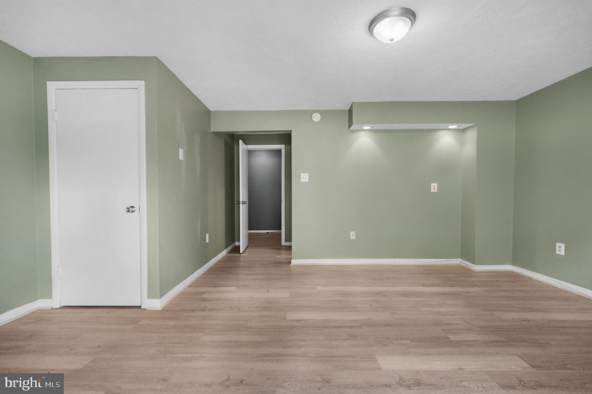 GUNNERS LAKE VILLAGE - Residential Lease