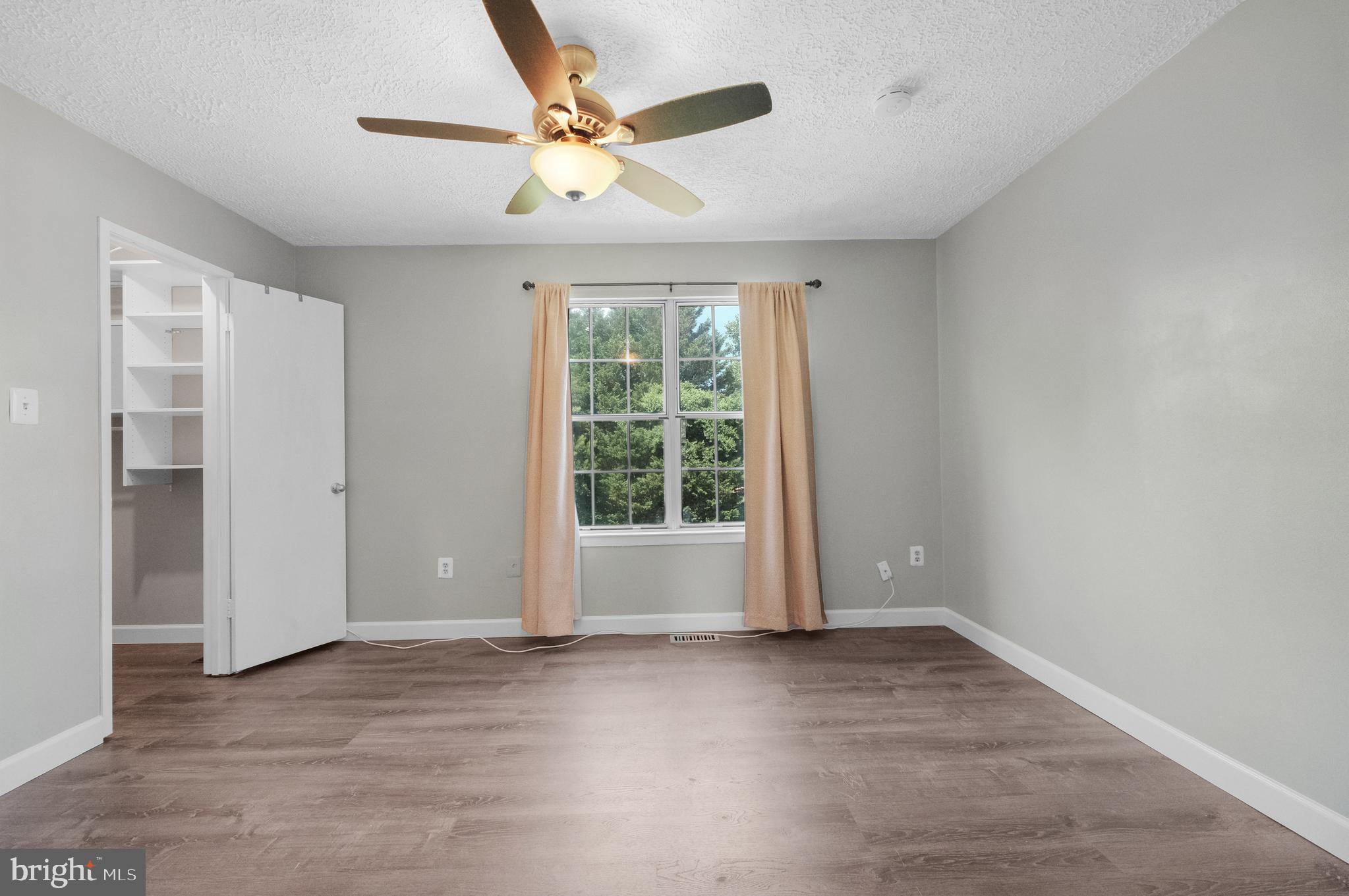 GUNNERS LAKE VILLAGE - Residential Lease