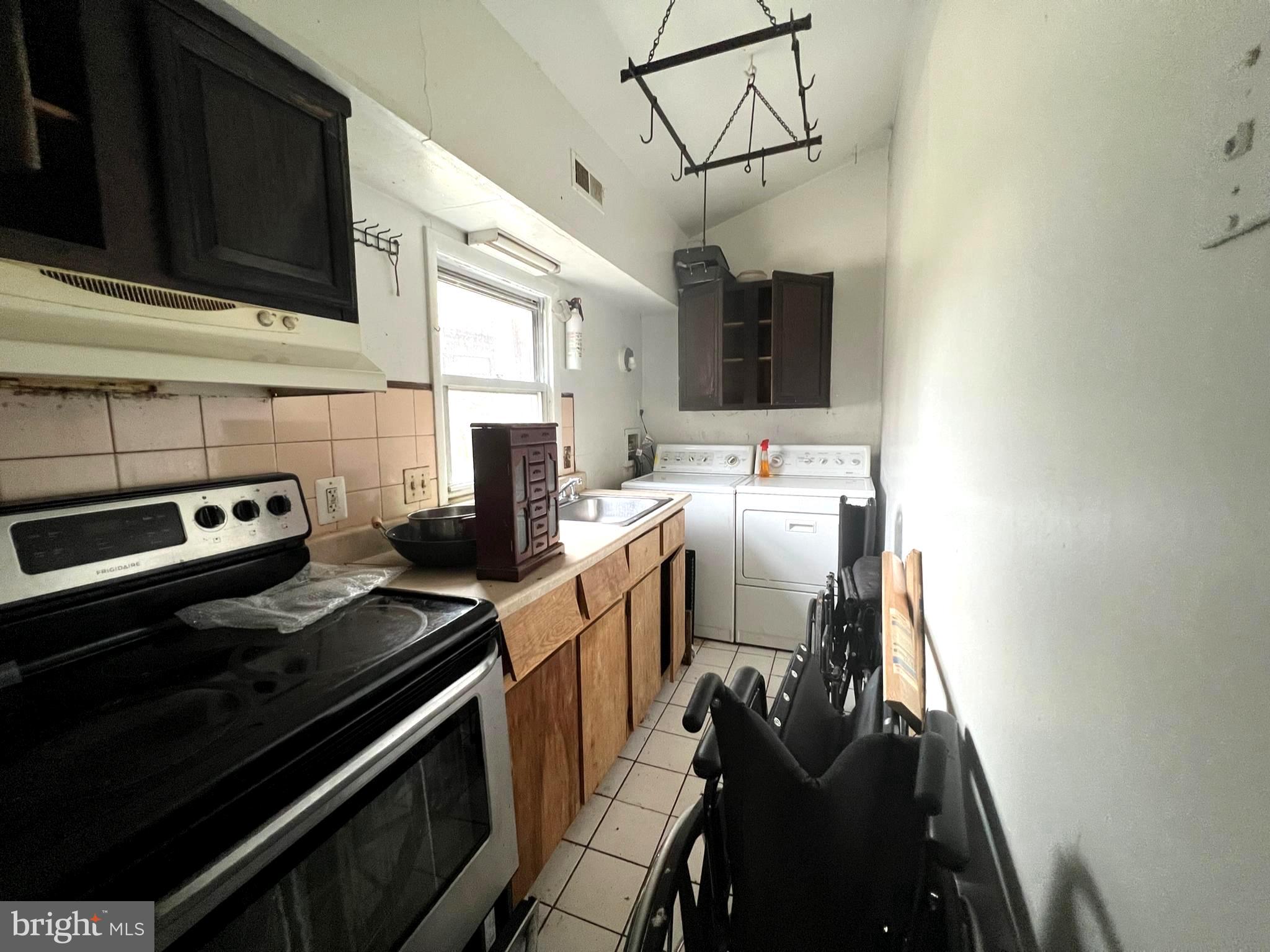 PIKESVILLE - Residential