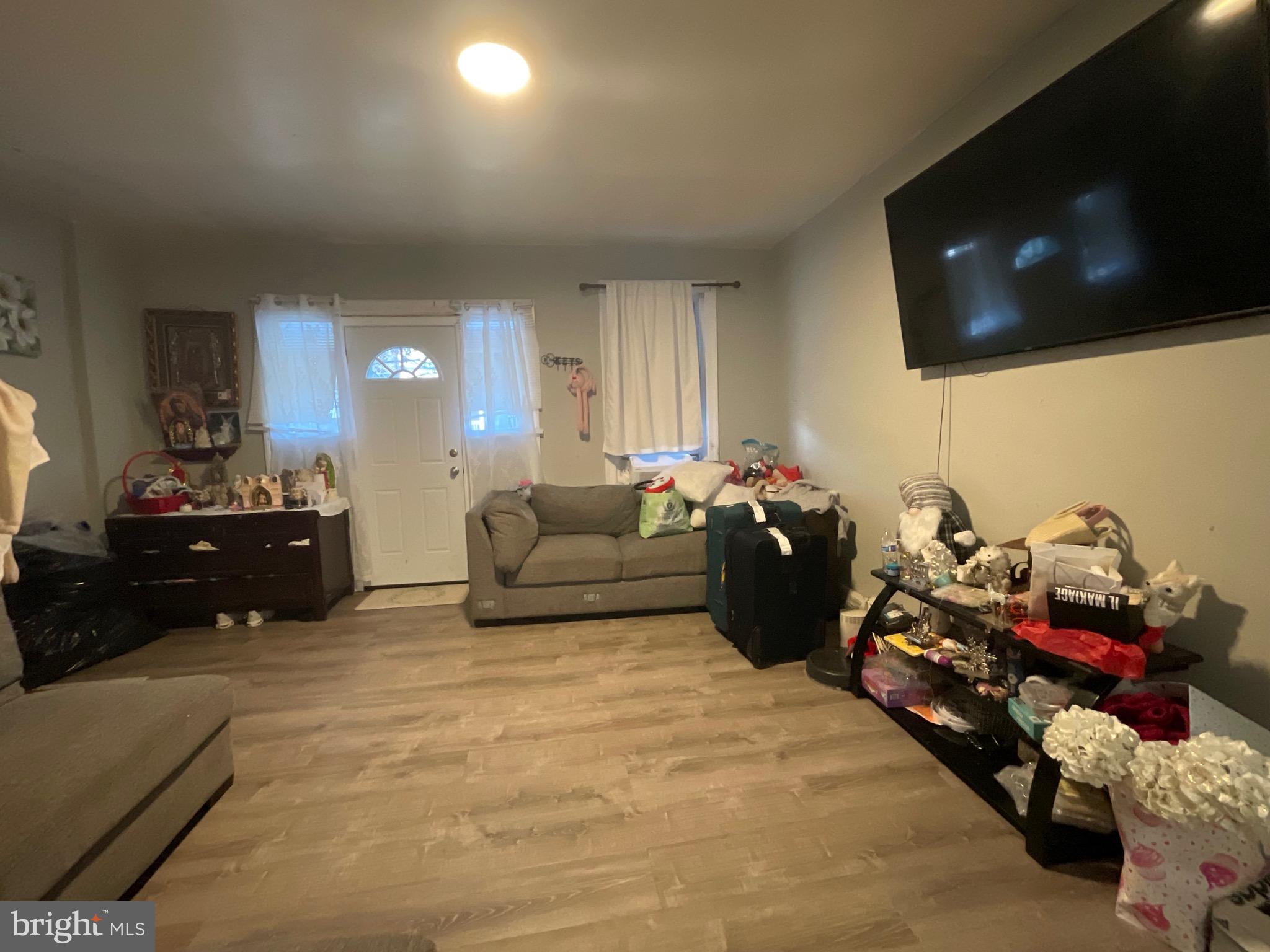 1622 CROSSLYNNE AVENUE