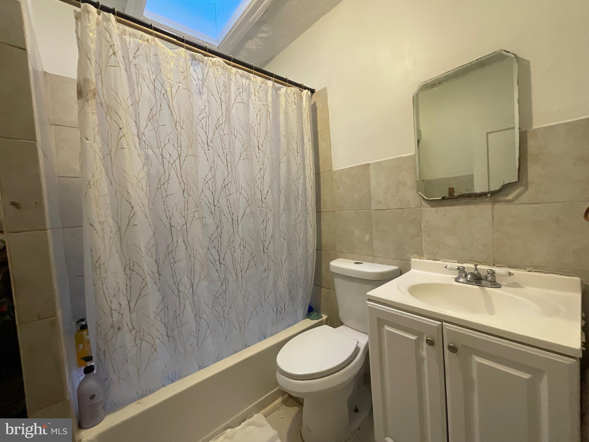 1622 CROSSLYNNE AVENUE