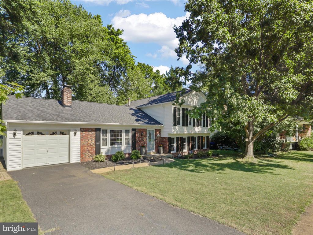 Photo of 7804 Welch Court, ALEXANDRIA, VA 22315 (MLS # VAFX2297856)