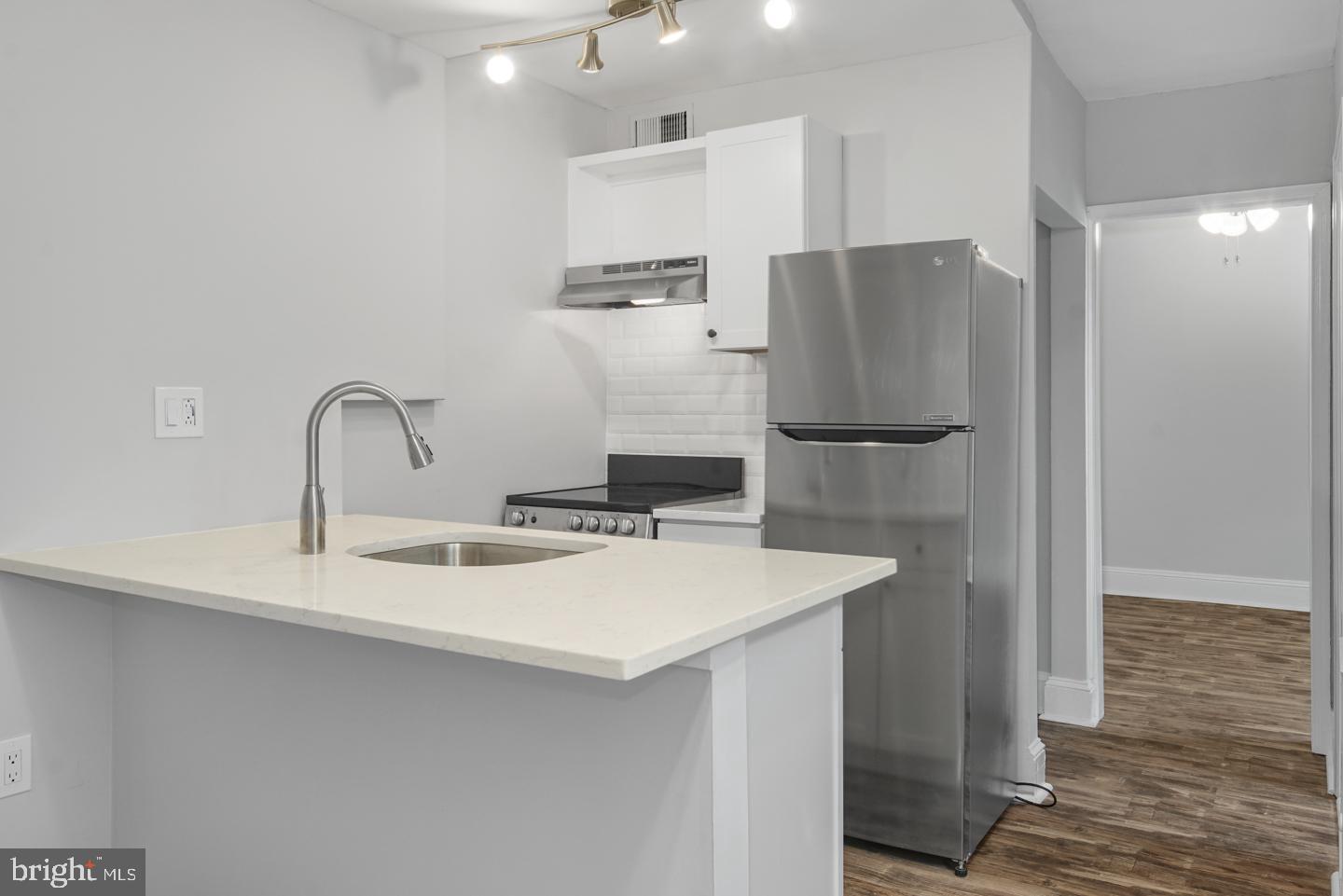 QUEEN VILLAGE - Residential Lease