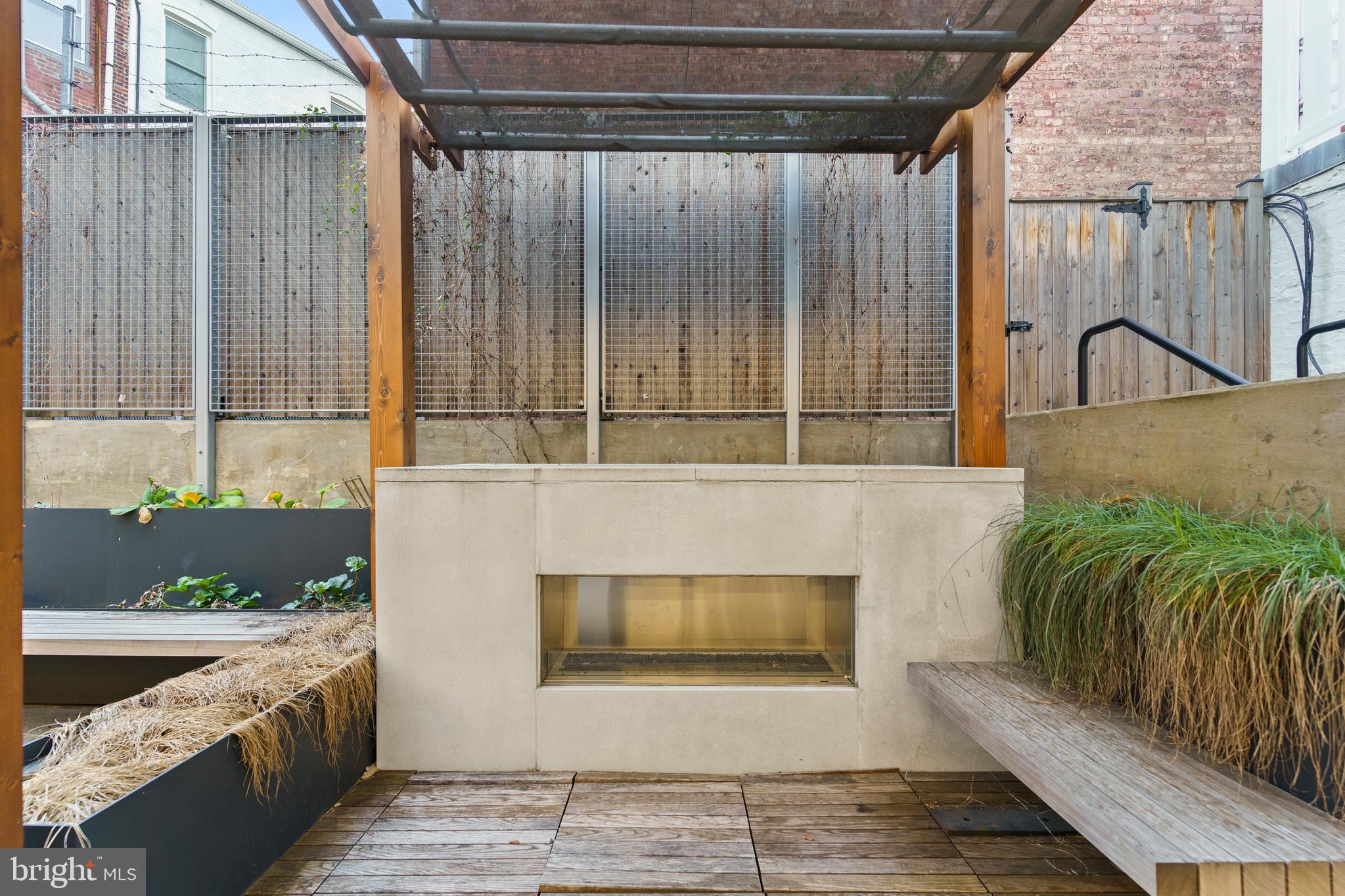 CAPITOL HILL - Commercial Sale