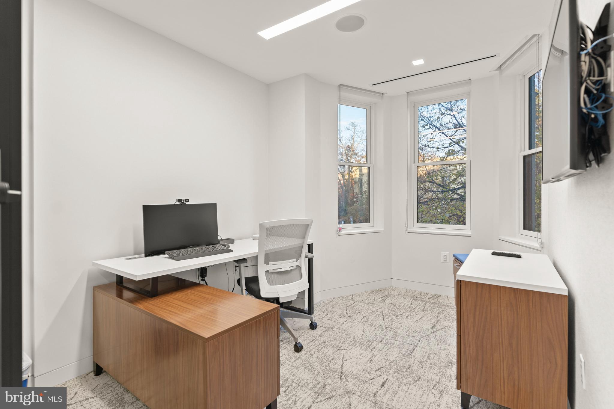 CAPITOL HILL - Commercial Sale