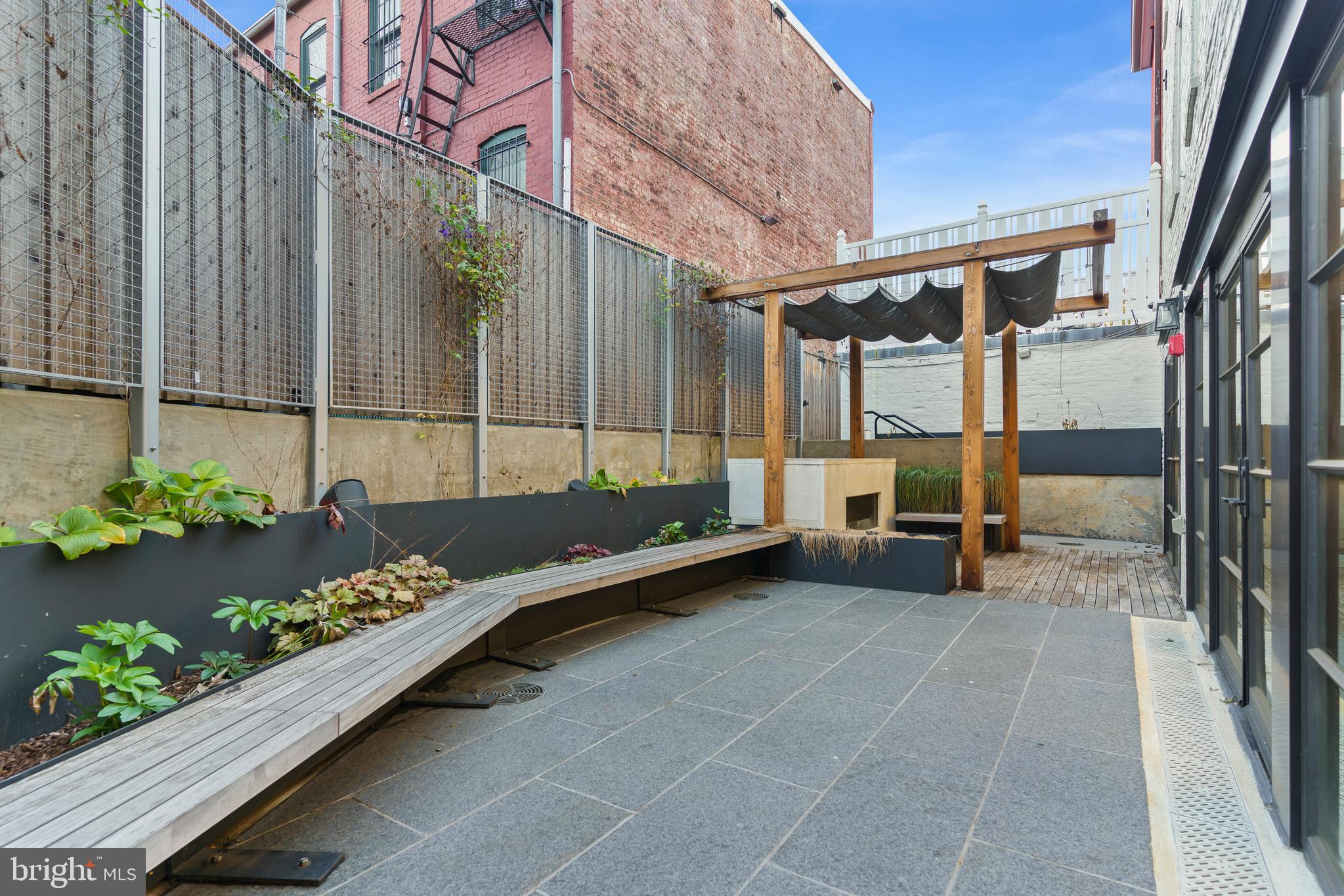 CAPITOL HILL - Commercial Sale