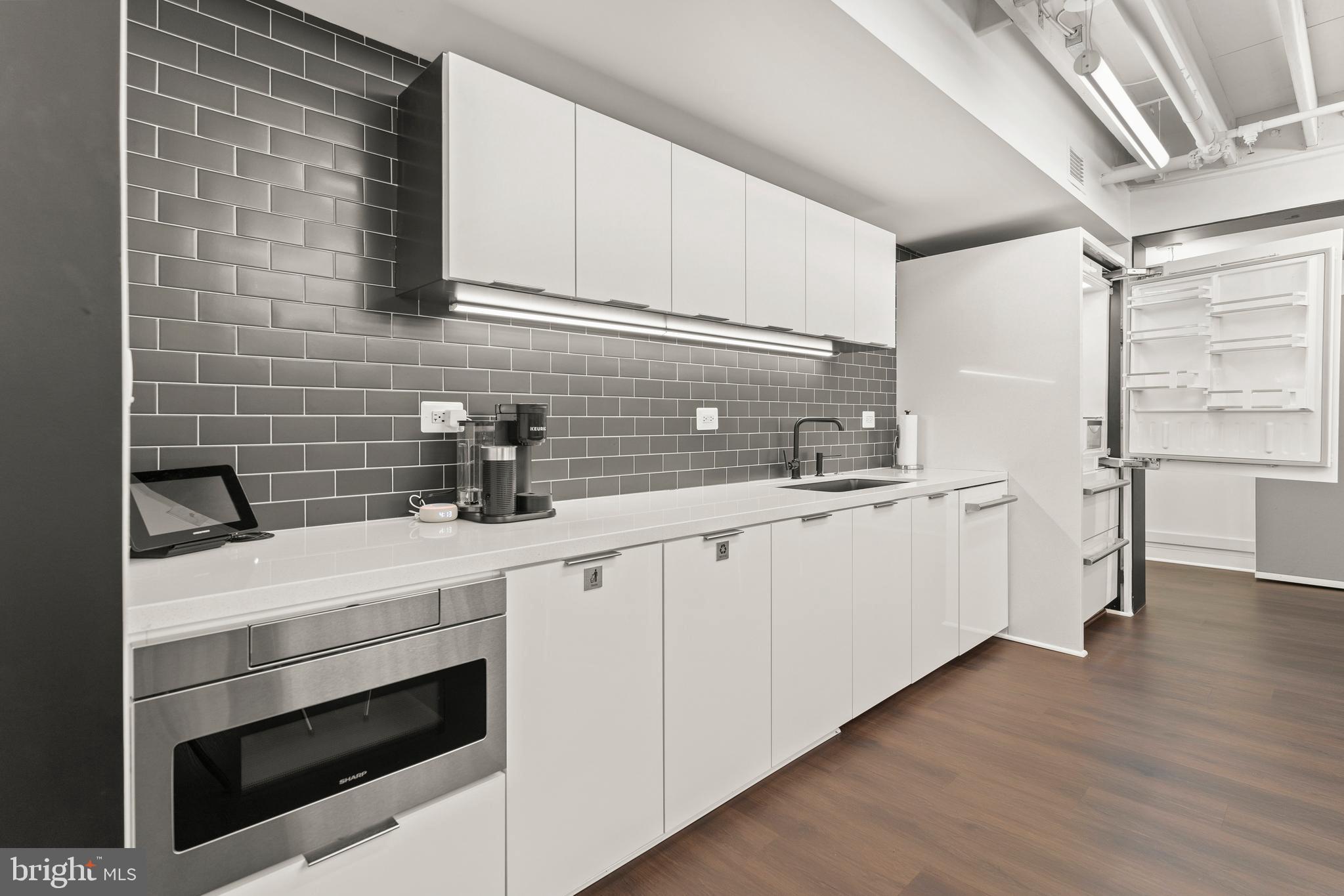 CAPITOL HILL - Commercial Sale