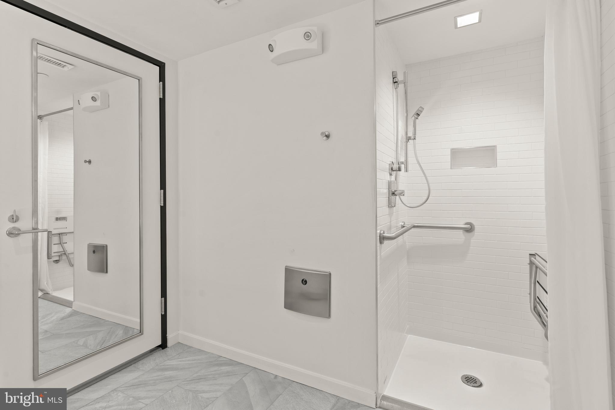 CAPITOL HILL - Commercial Sale