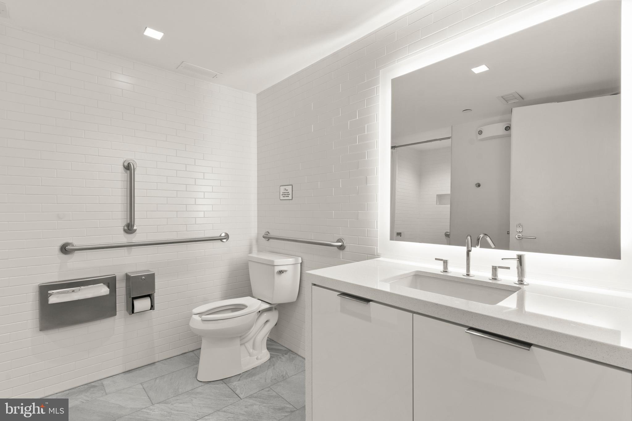 CAPITOL HILL - Commercial Sale