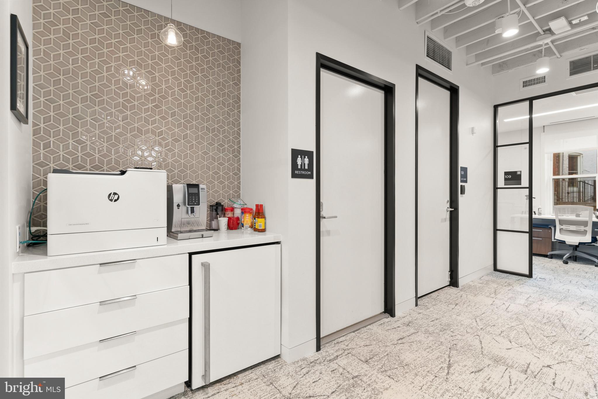 CAPITOL HILL - Commercial Sale