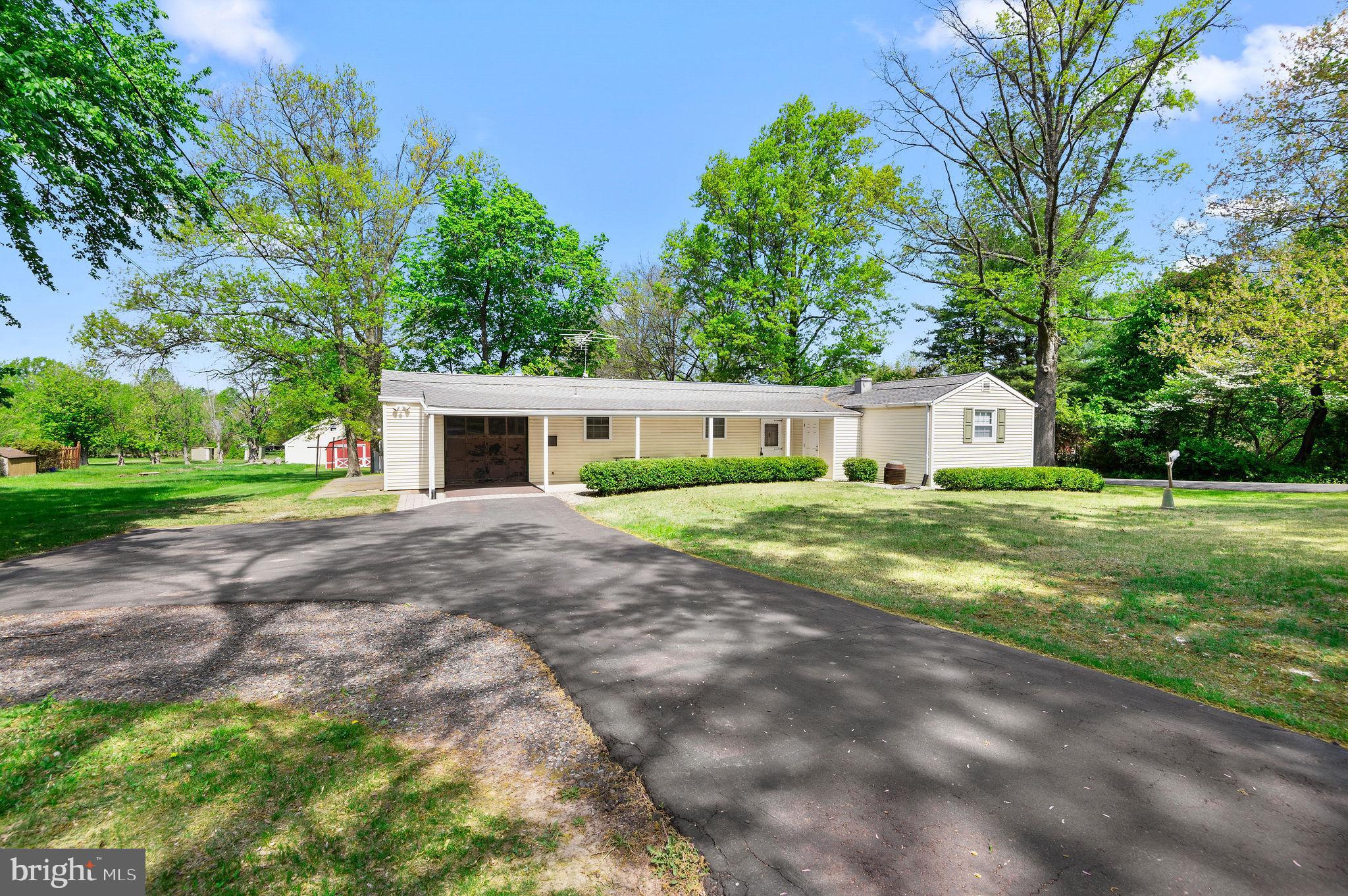 HILLTOWN - Residential