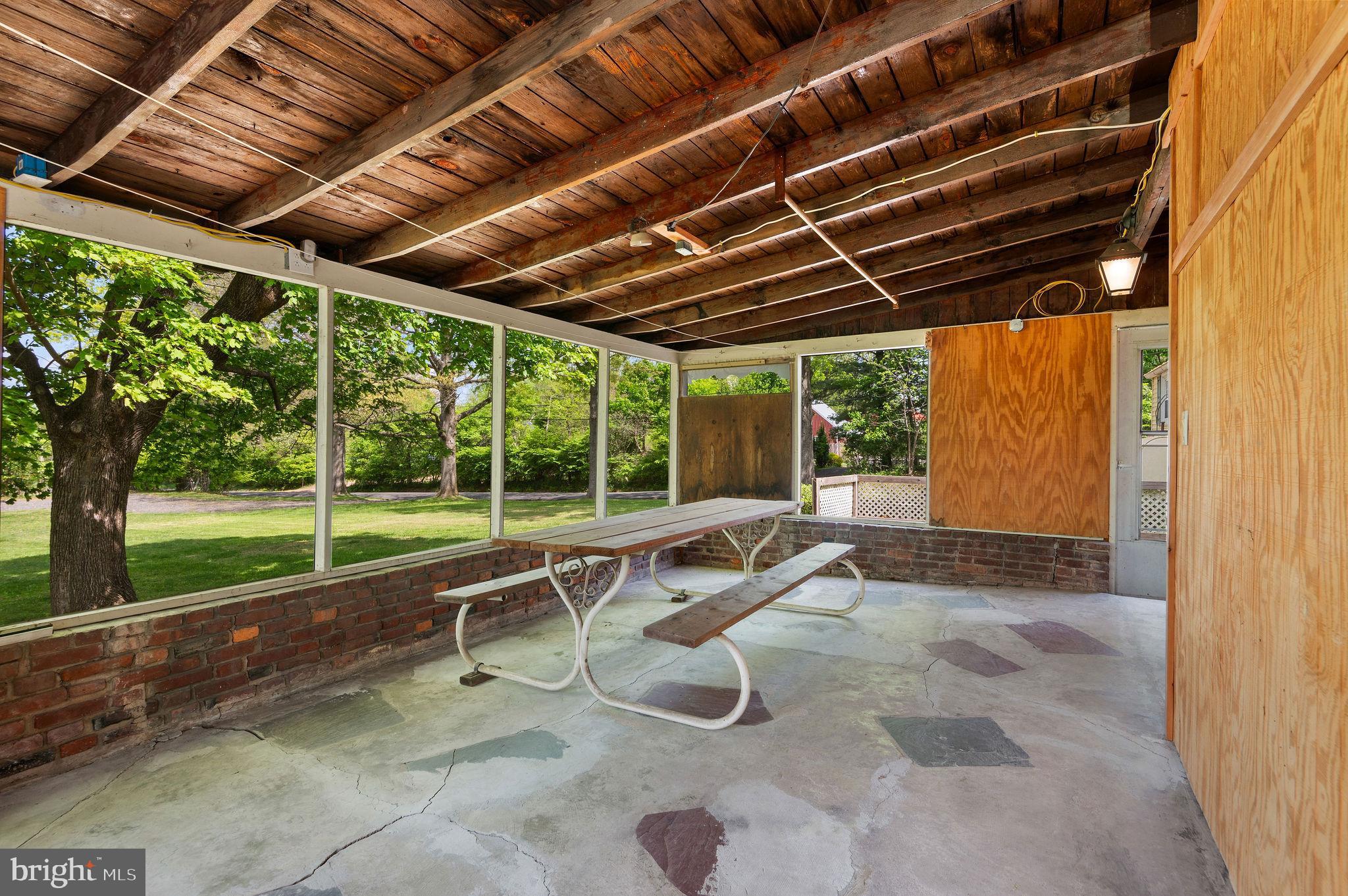 HILLTOWN - Residential