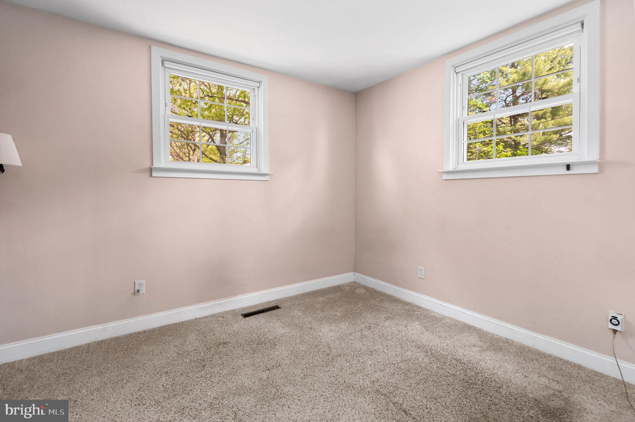 HILLTOWN - Residential