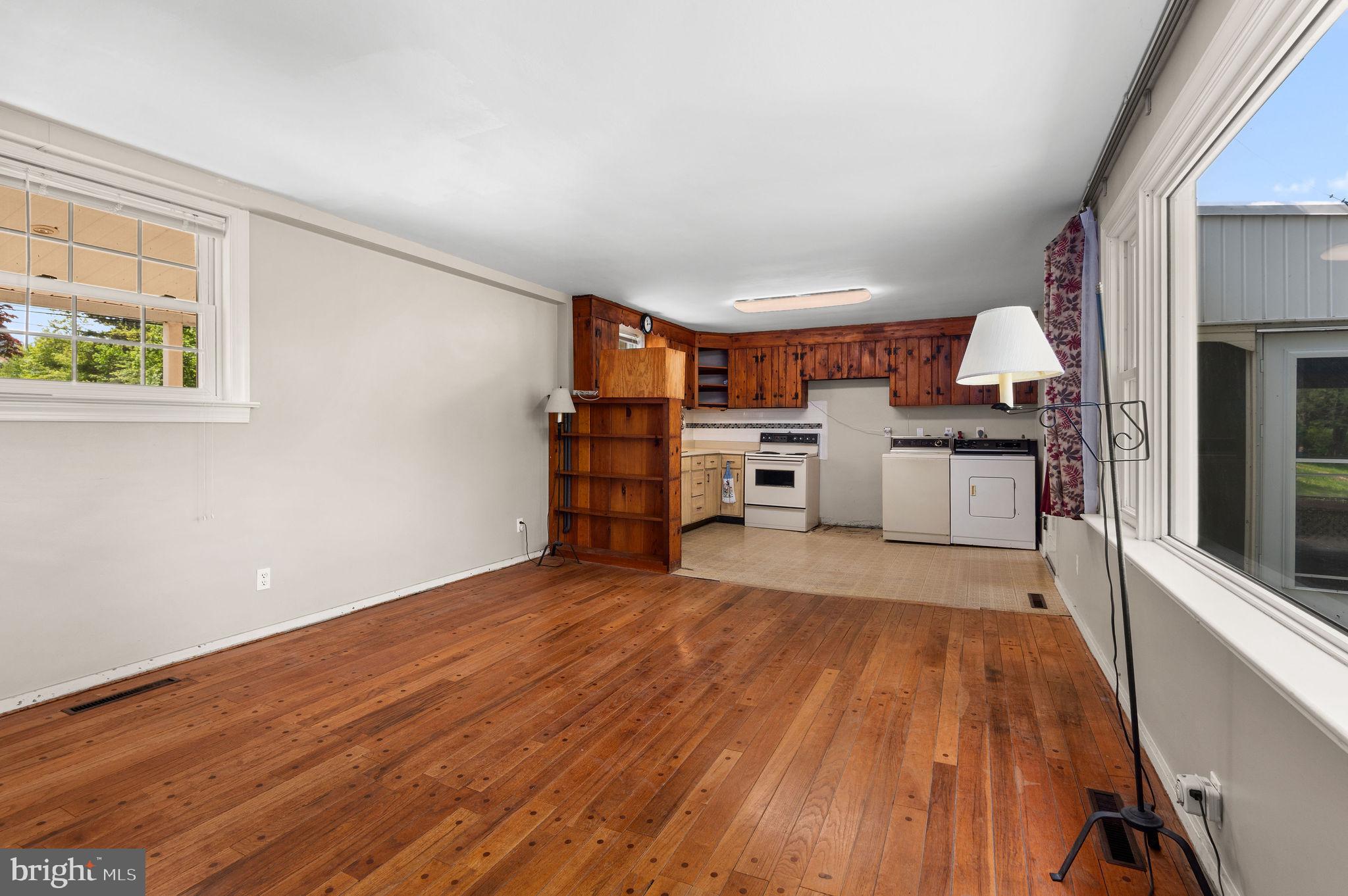 HILLTOWN - Residential