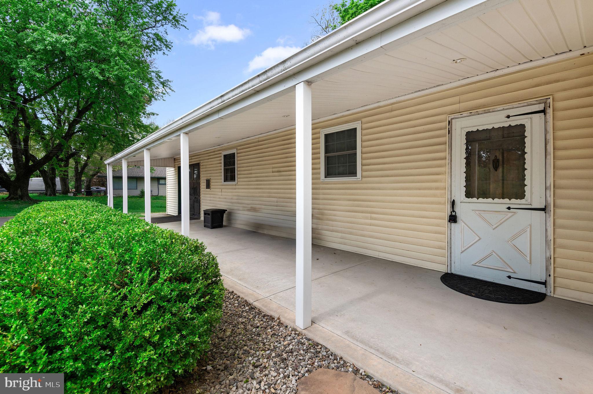 HILLTOWN - Residential