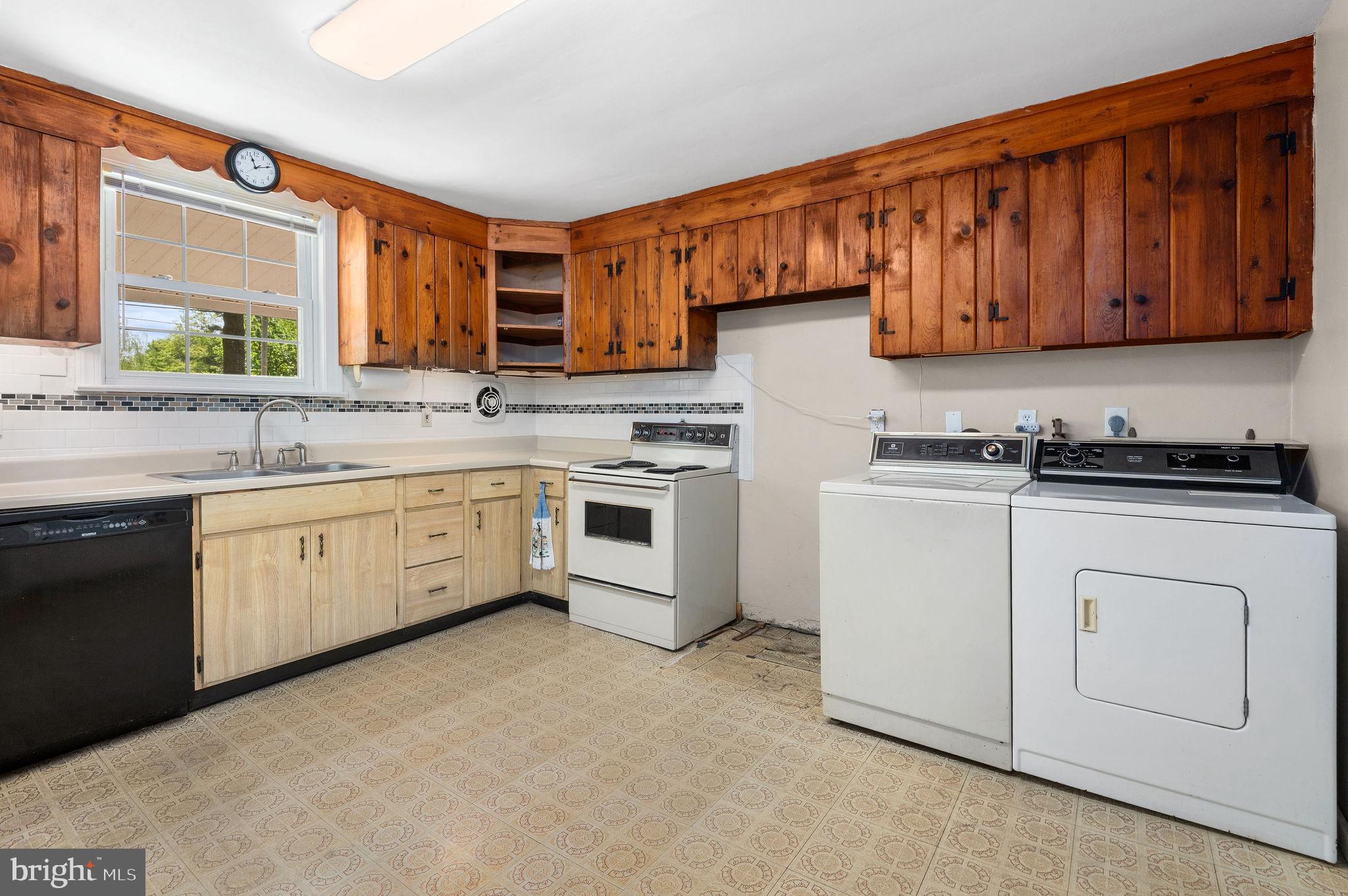 HILLTOWN - Residential