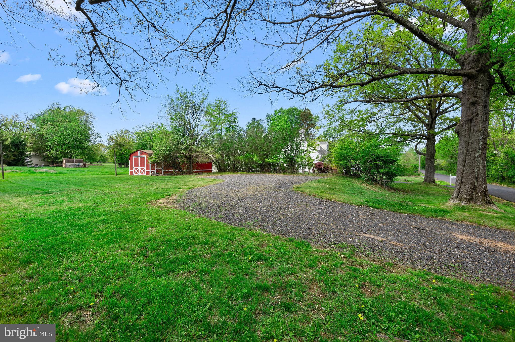 HILLTOWN - Residential