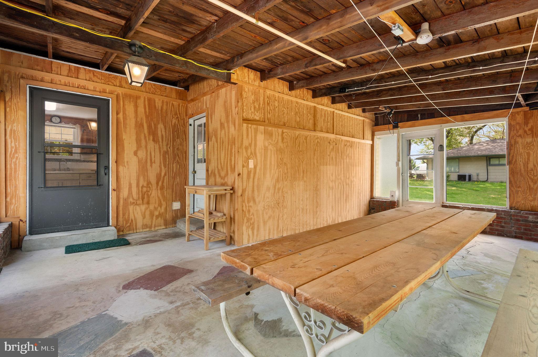 HILLTOWN - Residential