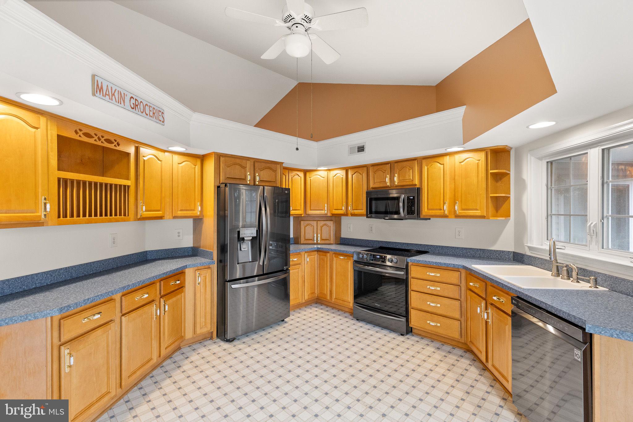 LOCUST HILL - Residential