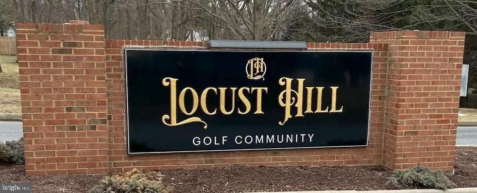 LOCUST HILL - Residential