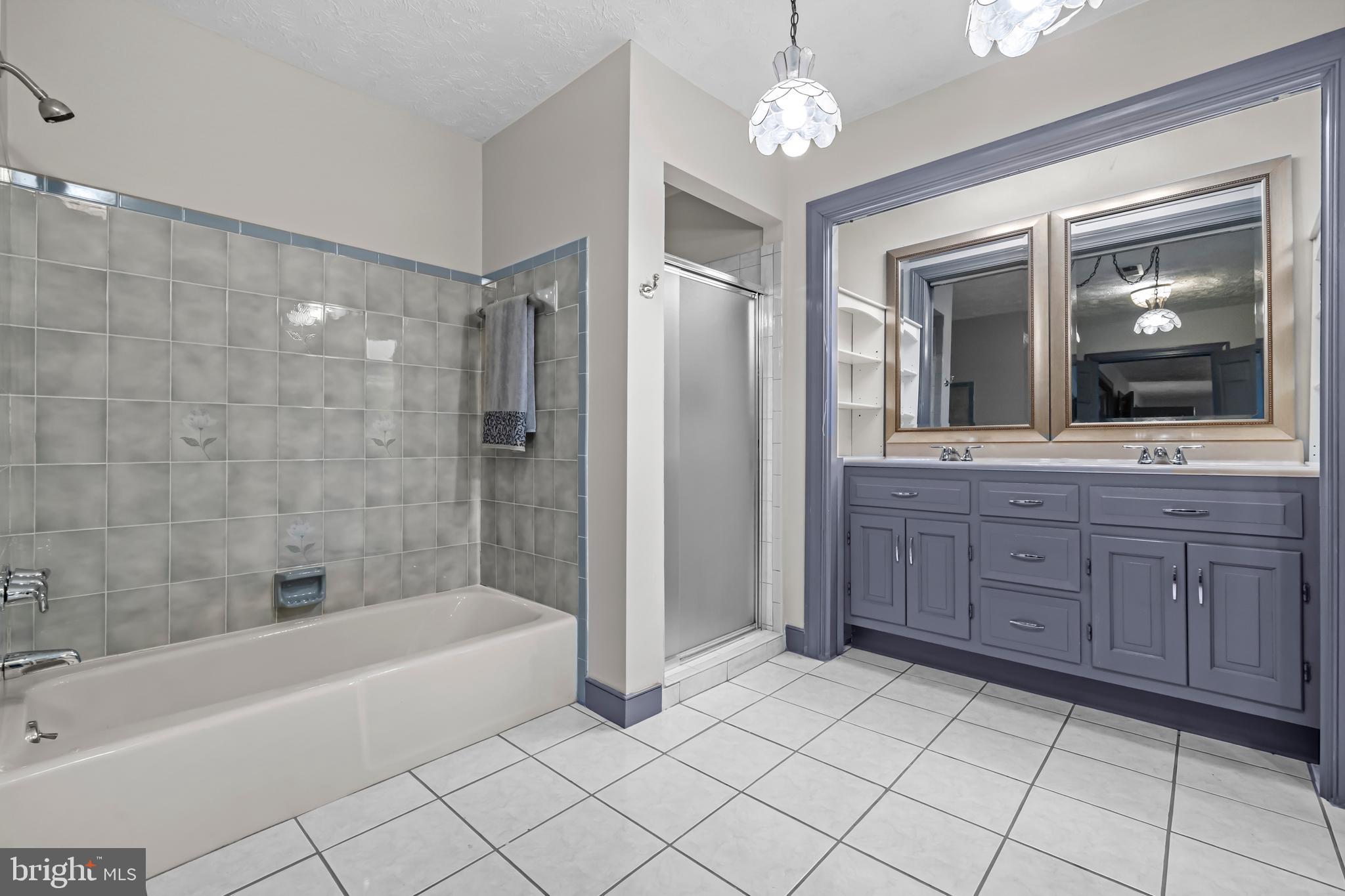 CARRIAGE HILLS - Residential