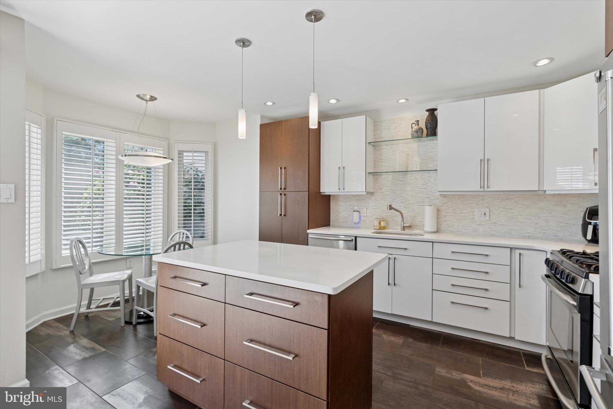 9211 EAGLEVIEW DRIVE