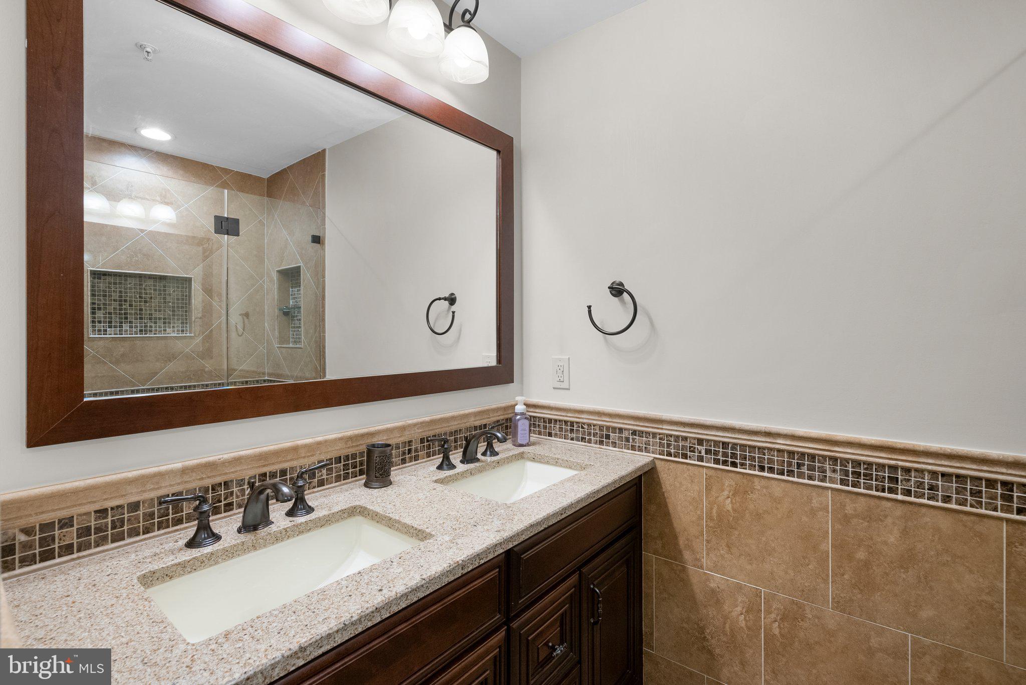 CLOVERLEAF CENTER - Residential