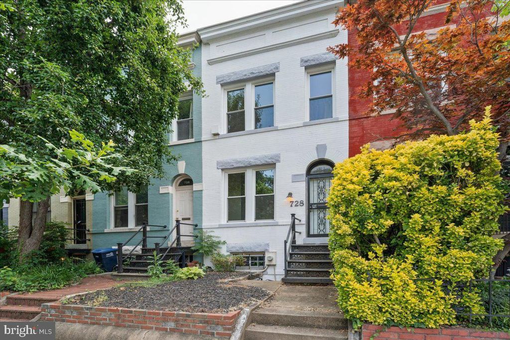 Photo of 728 13th Street SE, WASHINGTON, DC 20003 (MLS # DCDC2223484)