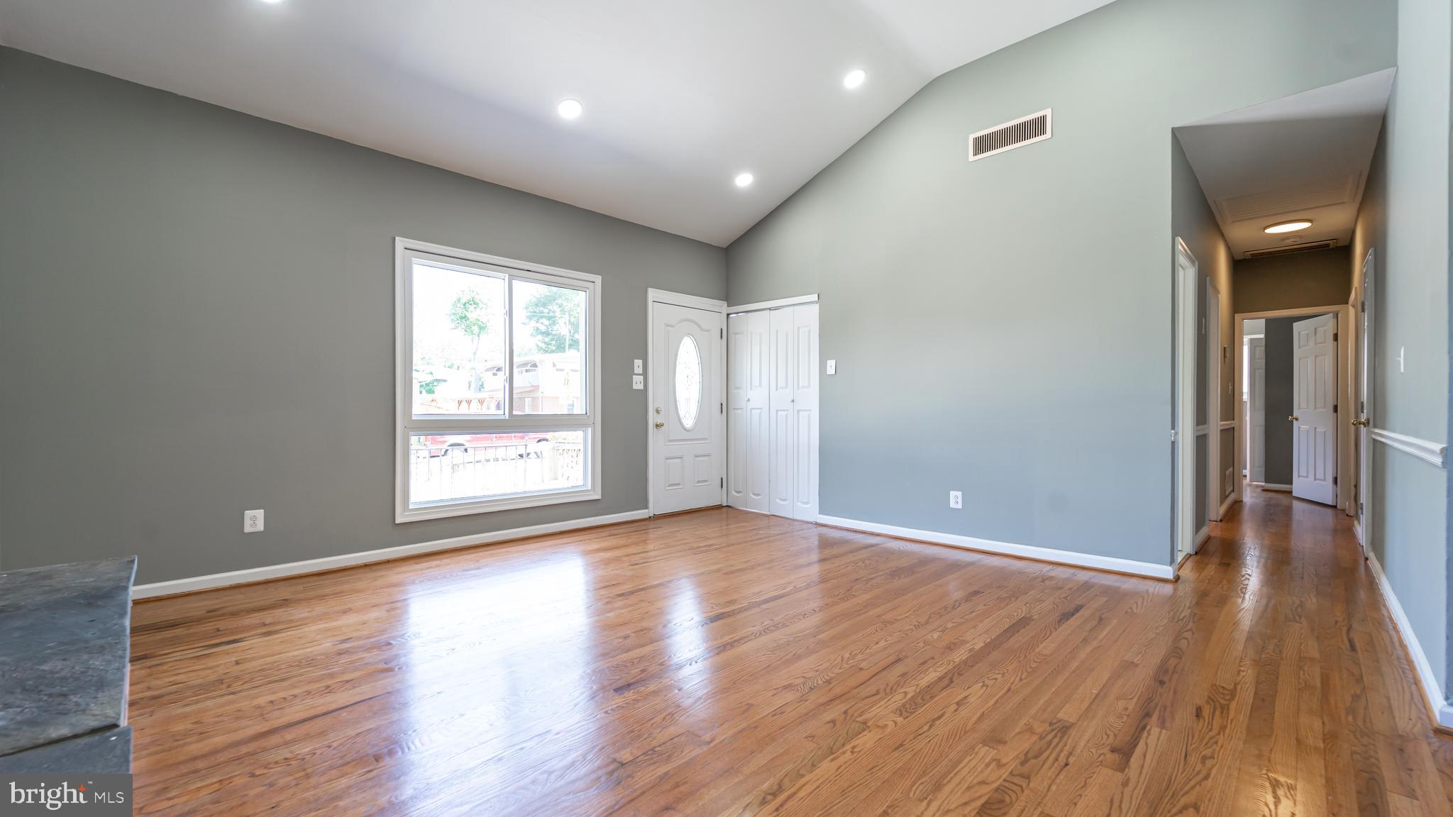 WILLIAMSBURG - Residential