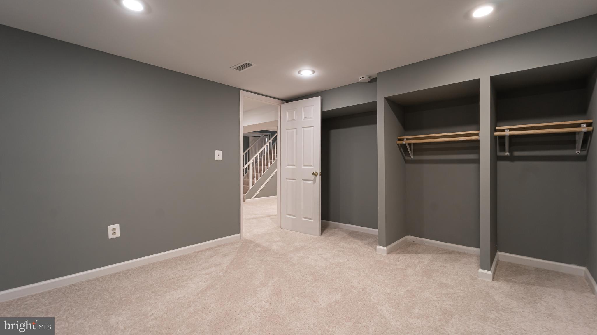 WILLIAMSBURG - Residential