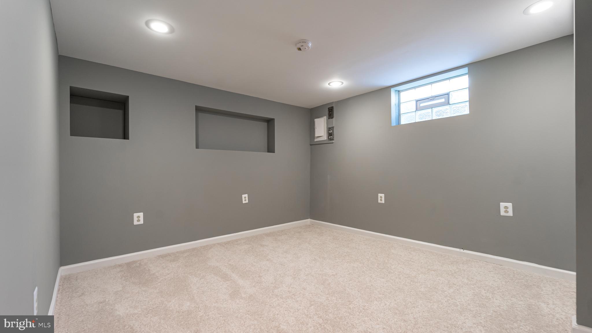 WILLIAMSBURG - Residential