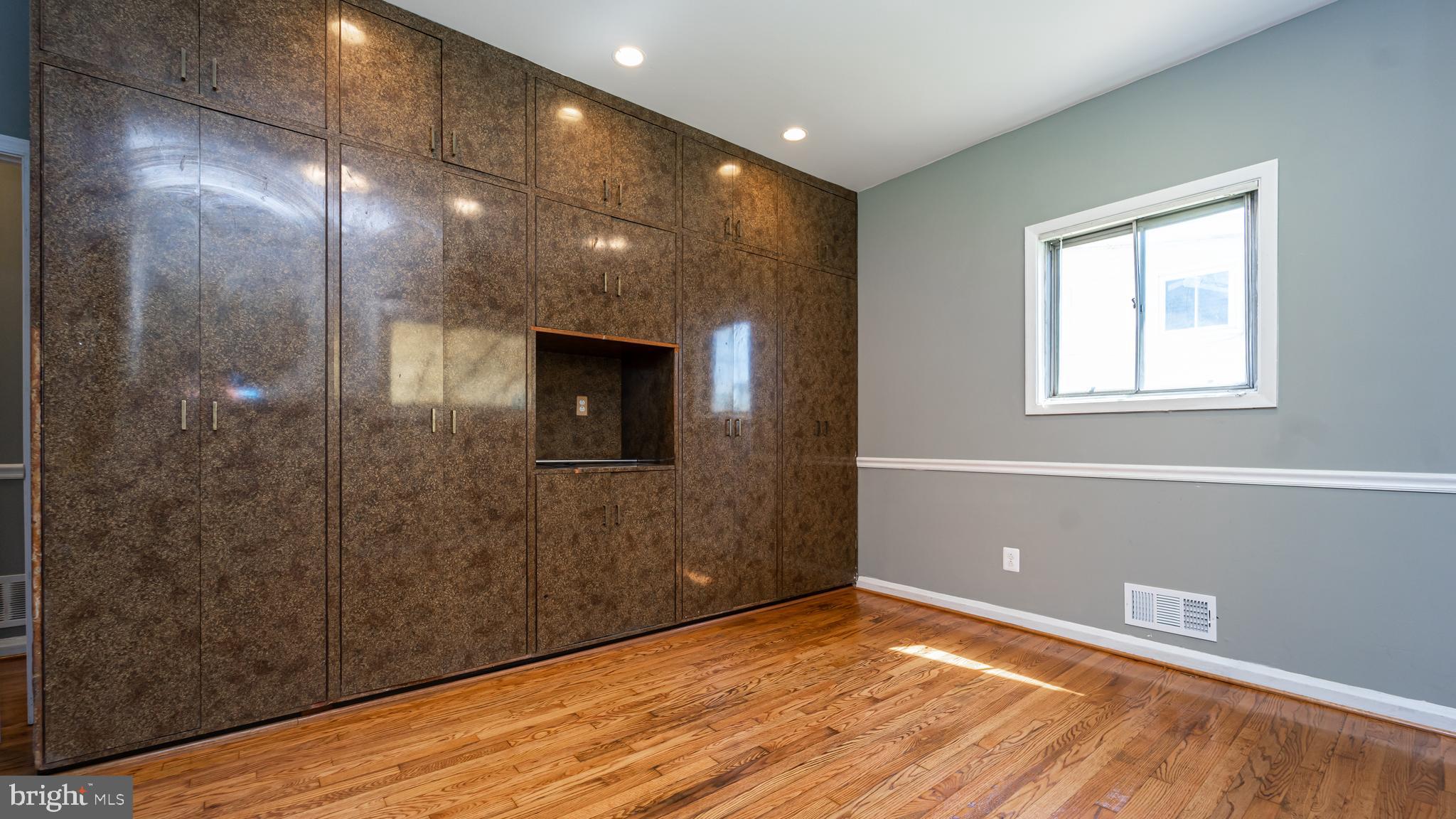 WILLIAMSBURG - Residential