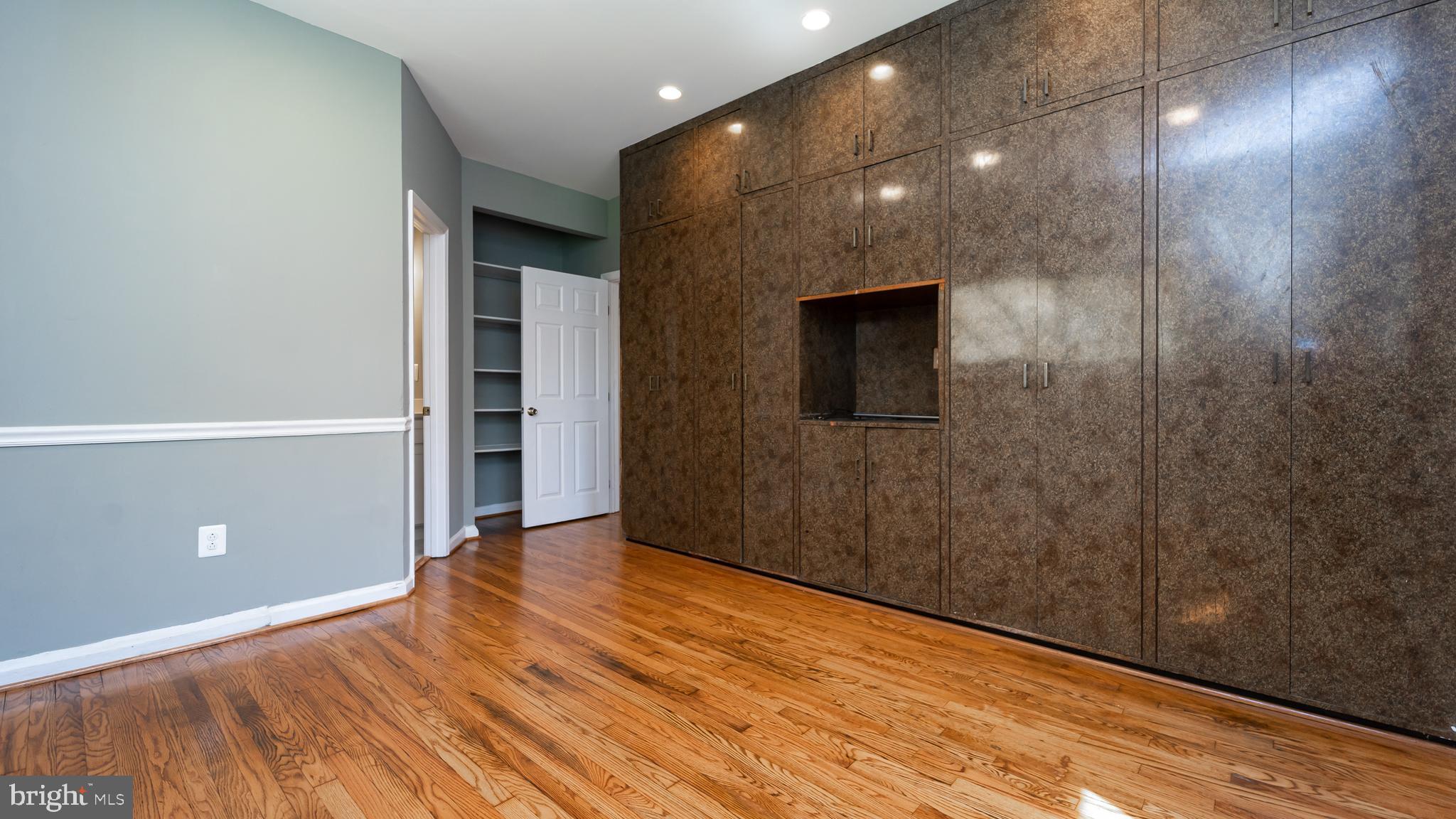 WILLIAMSBURG - Residential