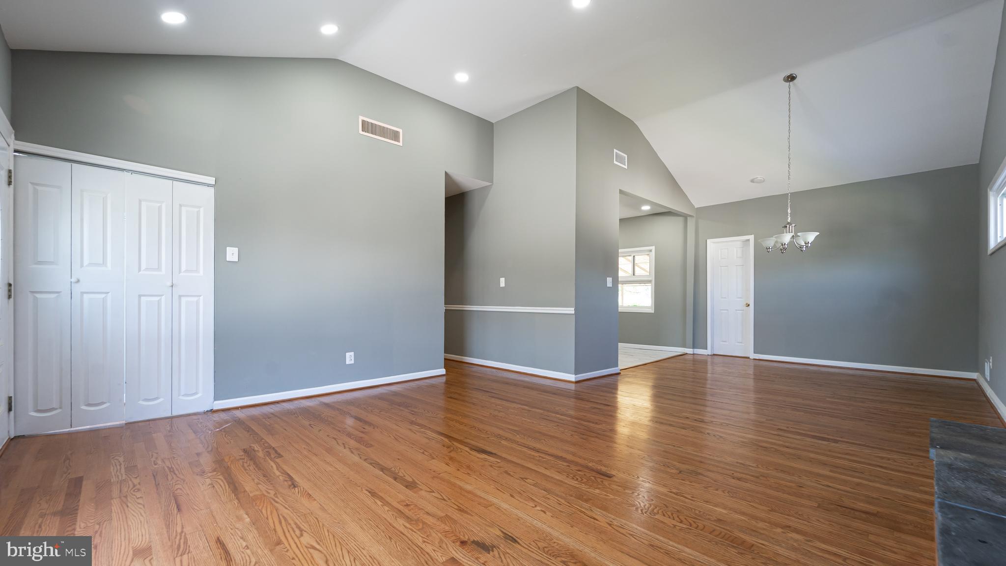 WILLIAMSBURG - Residential