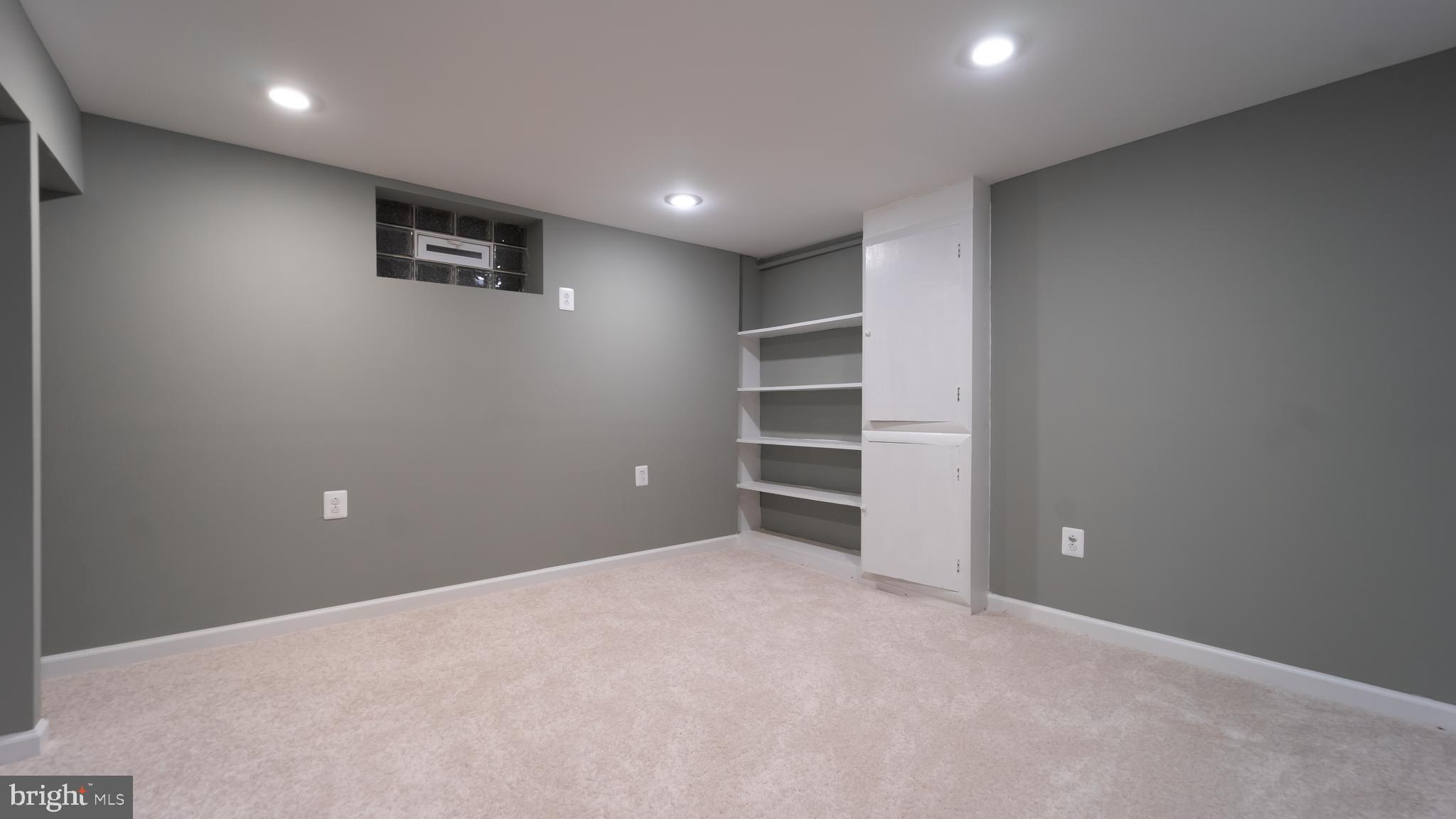 WILLIAMSBURG - Residential