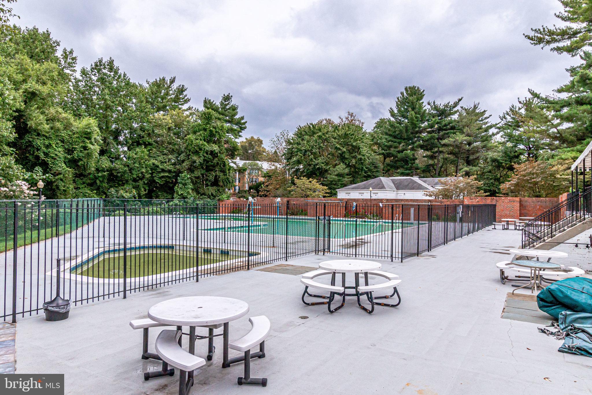 THE COLONIES - Residential