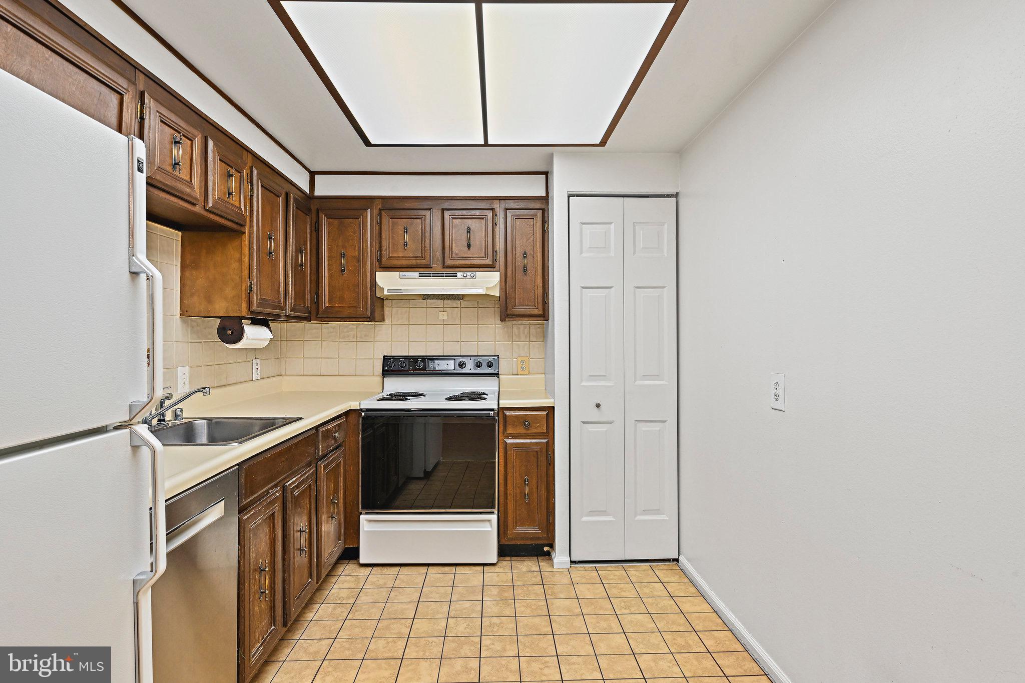 THE COLONIES - Residential