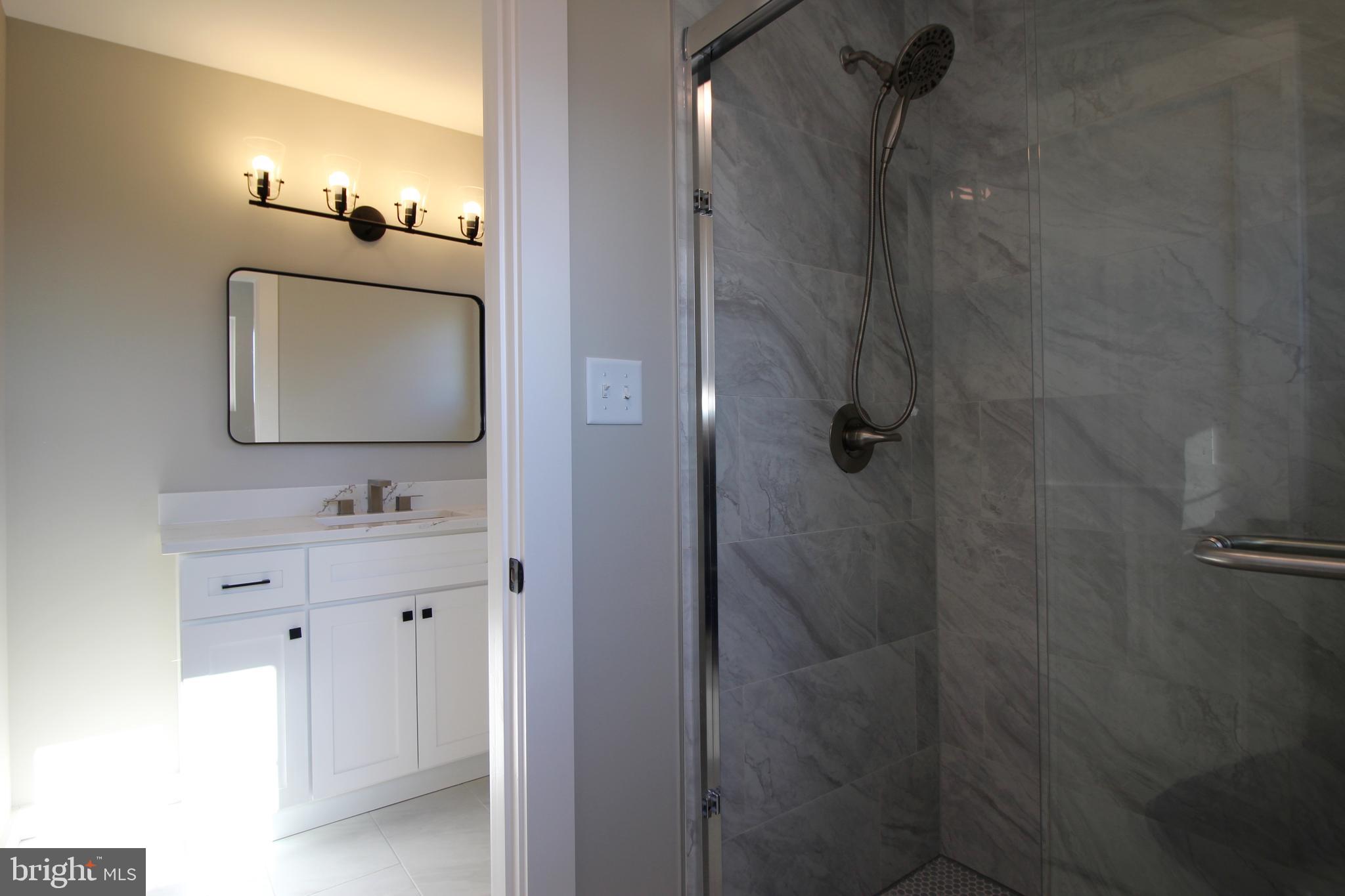 VALLEY MILL ESTATES - Residential Lease