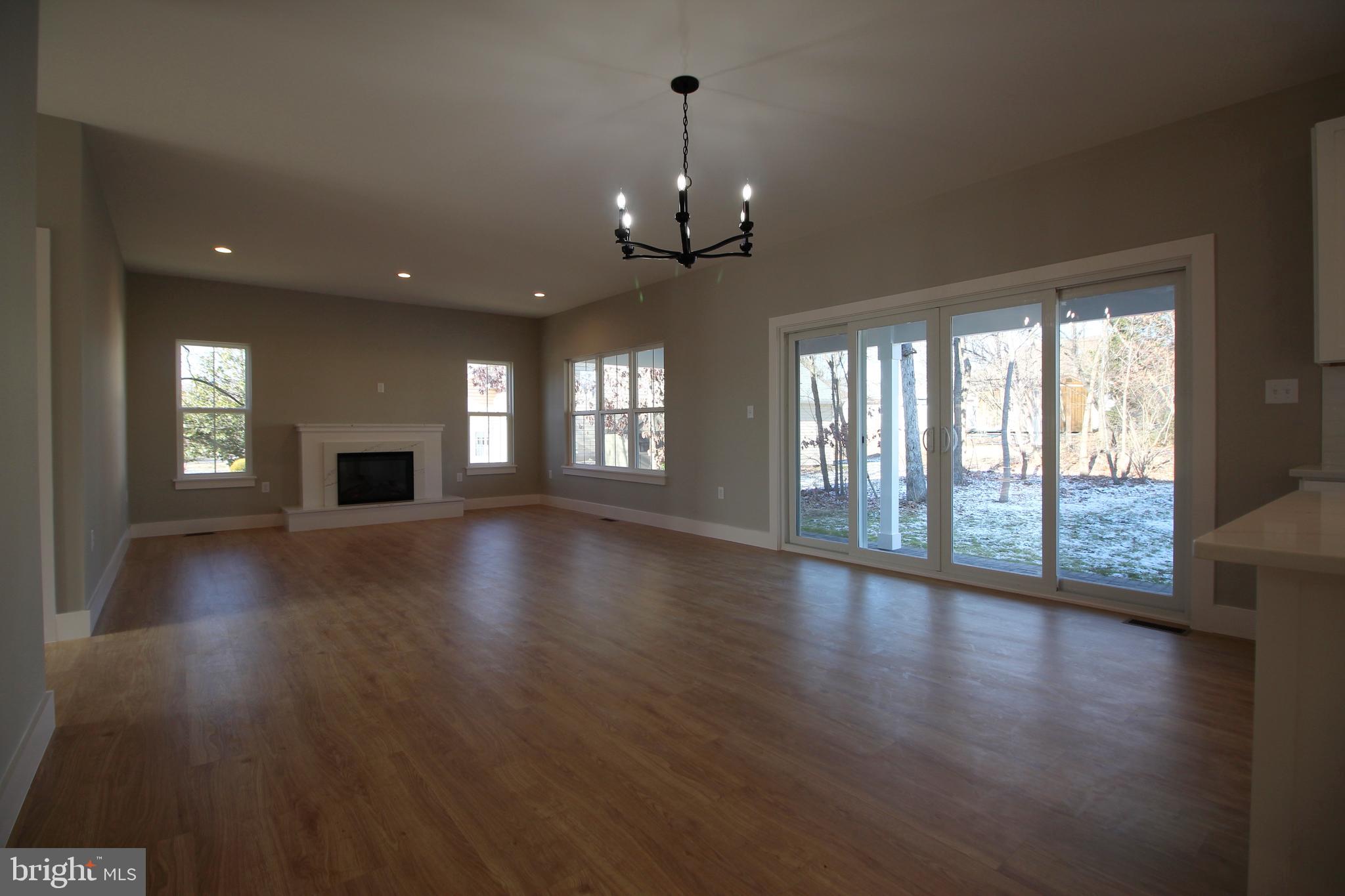 VALLEY MILL ESTATES - Residential Lease