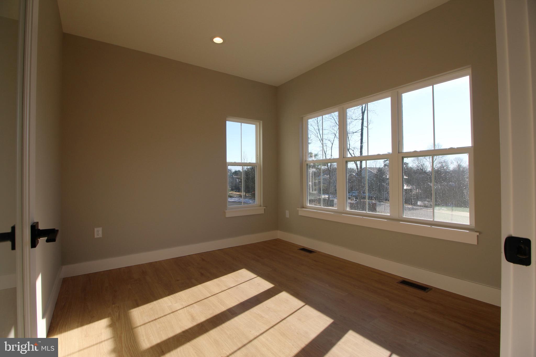 VALLEY MILL ESTATES - Residential Lease