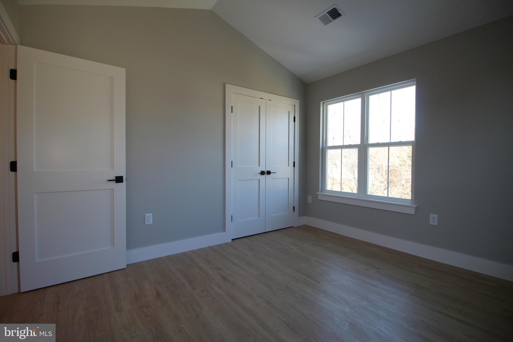 VALLEY MILL ESTATES - Residential Lease