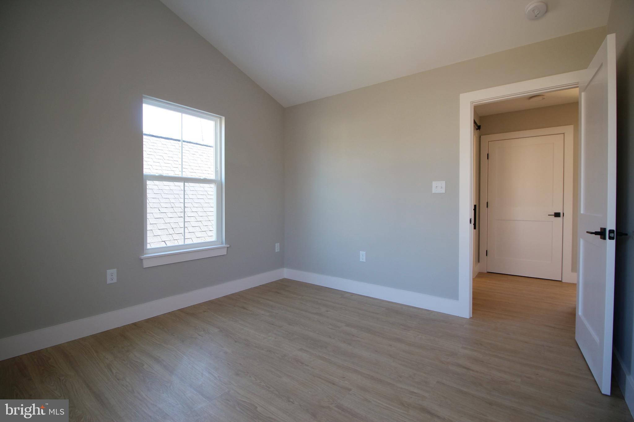 VALLEY MILL ESTATES - Residential Lease